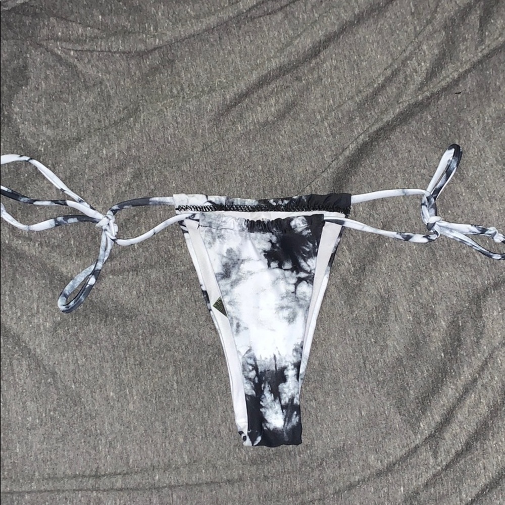 Cheeky bikini bottoms